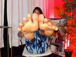 Cam4 Free Live Porn of alicemassiel