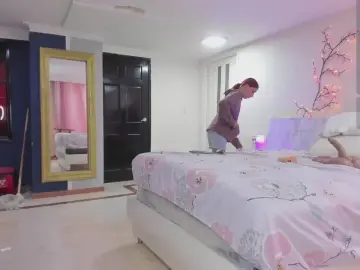 Cam4 Live Porn of charolbruce_1