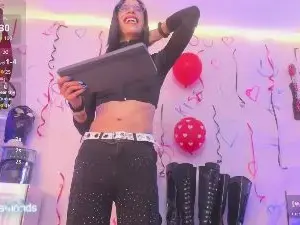 Cam4 Free Live Porn of NicolleDiamonds