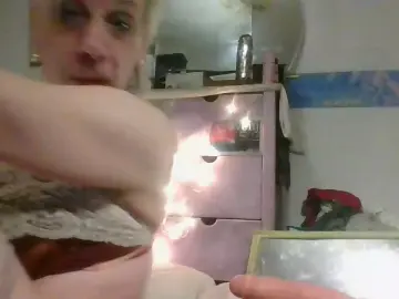 Cam4 Live Sex Cam of LadyCross_hot