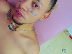 Cam4 Live Sex Cam of georgi_hardsex