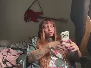 Cam4 Live Sex of frierenhott