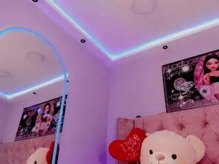 Camsoda Free Live Porn of vanessalombardy