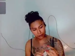 Camsoda Sex Chat of khiara-moretti