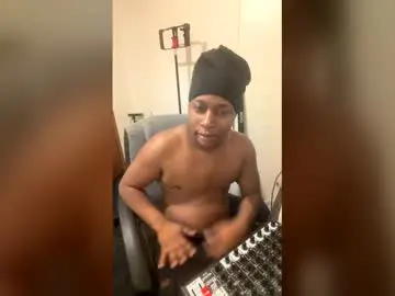 Chaturbate Adult Webcam of shaphonbandy22