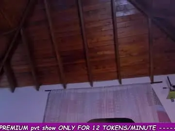 Chaturbate Live Sex Cam of romirousexx