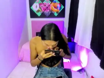 Chaturbate Live Sex Cam of issa_kitty