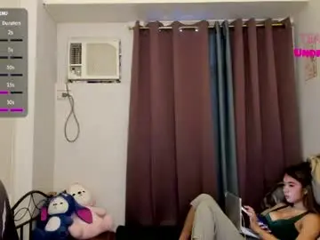 Chaturbate Live Sex Cam of emmacoxx24