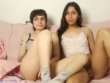 Chaturbate Live Sex Cam of paprika_trap