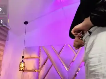 Chaturbate Watch Live Sex Cams of emily_roousee