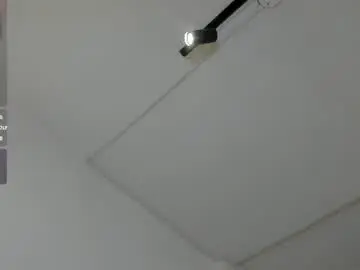 Chaturbate Live Sex Cam of emily_roousee