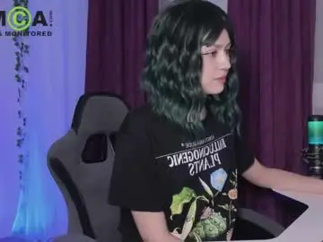 Chaturbate Live Sex Cam of queenofwandss