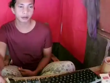 Chaturbate Live Sex Cam of whispering_ering