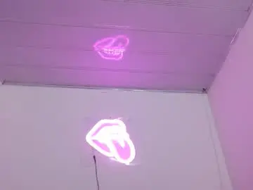 Chaturbate Live Porn of valerii__fox_69