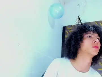 Chaturbate Live Sex Cam of reed_kitty