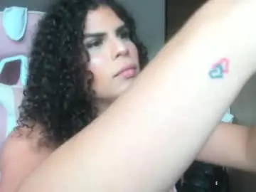 Chaturbate Live Sex Cam of mahia_frizzy