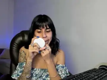 Chaturbate Live Sex of bella_poisonous