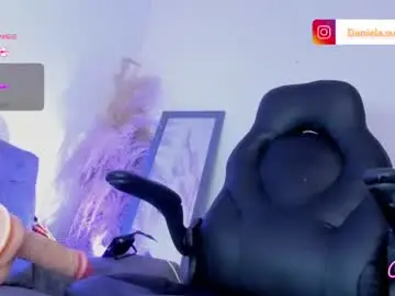 Chaturbate Live Porn of miadaniella__
