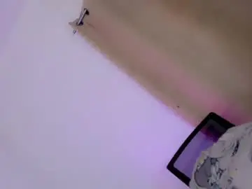 Chaturbate Live Sex Cam of sophia_walker18