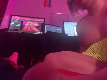 Chaturbate Live Sex Cam of crysisweet