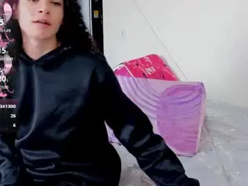 Chaturbate Live Sex Cam of louise_22cm