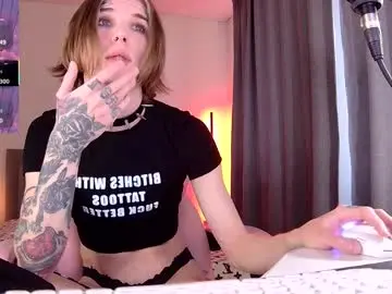 Chaturbate Free Porn Cam of midwestemoqueen