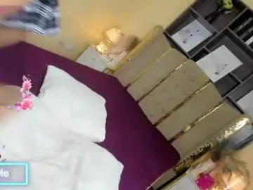 Chaturbate Live Sex Cam of mhia_hunter
