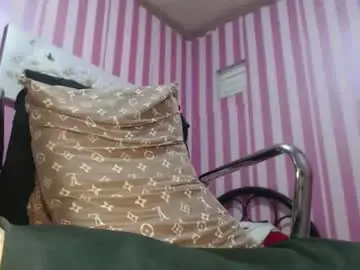 Chaturbate Live Sex Cam of xxrowenatastycockforyouxx