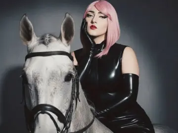 Imlive Free Live Porn of UrsulaManver1