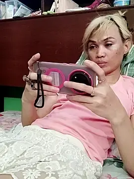 Stripchat Free Live Porn of QueenSoreal