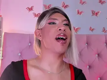 Stripchat Free Porn Cam of AndyBlake_