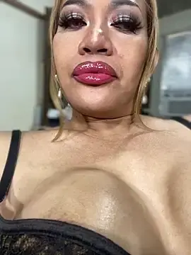 Stripchat Live Sex Cam of HugeKatarinaTS