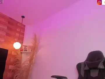 Stripchat Free Porn Cam of Emily_brown04