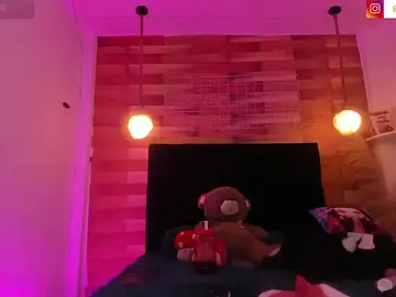 Stripchat Sex Cam of Emily_brown04