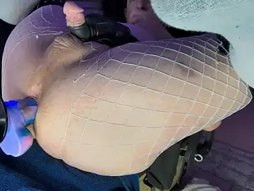 Stripchat Free Porn Cam of famousALYX