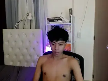 Stripchat Sex Cam of davincihugecock