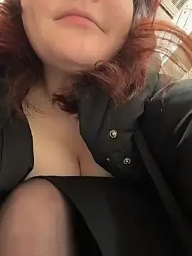 Stripchat Live Sex Cam of kinky__fox