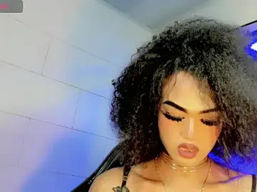Stripchat Live Sex Cam of kiara_gomez__