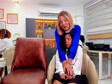 Stripchat Live Sex Cam of Franshesca_HotxxX