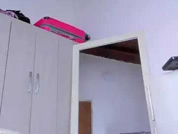 Stripchat Free Porn Cam of Kendall_Hotsexy_x