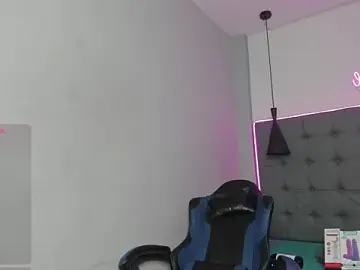 Stripchat Adult Webcam of scarletcherry18