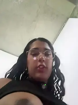 Stripchat Live Porn of EmmaRoux_