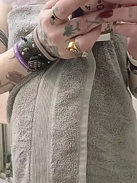 Stripchat Watch Live Sex Cams of UrHellBri-L