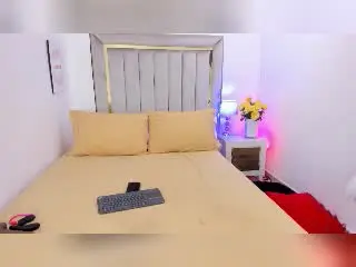 Xlovecam Free Live Porn of MichelleDenise