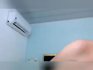 Xlovecam Free Live Porn of MiaOwen