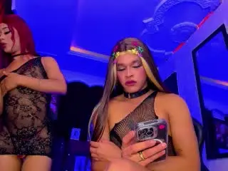 Xlovecam Free Porn Cam of ChicassQueen
