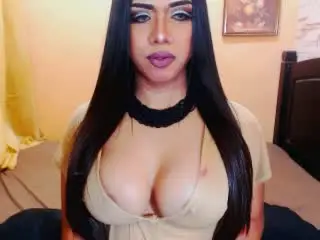 Xlovecam Sex Chat of MassiveMichaela